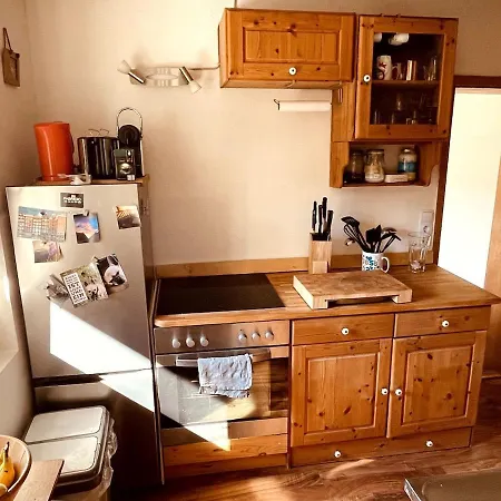 Ruhiges Haeuschen Am Wald Mit Kamin, Terrasse Hébergement de vacances *