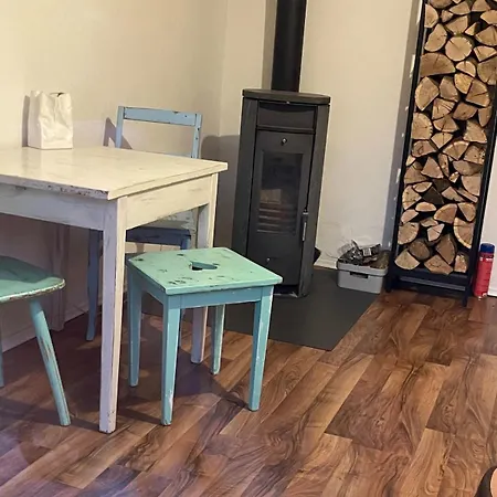 Hébergement de vacances Ruhiges Haeuschen Am Wald Mit Kamin, Terrasse