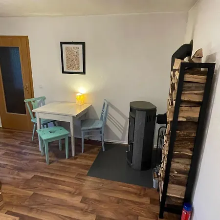 Ruhiges Haeuschen Am Wald Mit Kamin, Terrasse *