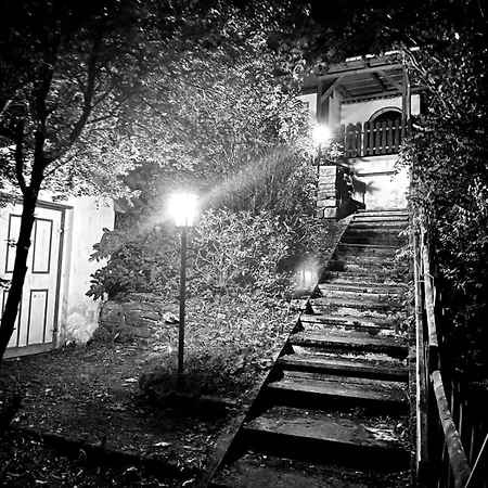 Ruhiges Haeuschen Am Wald Mit Kamin, Terrasse Hébergement de vacances *