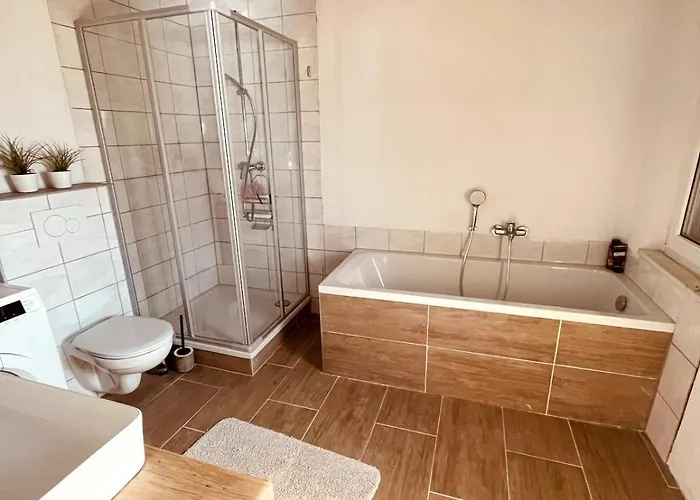 Ruhiges Haeuschen Am Wald Mit Kamin, Terrasse